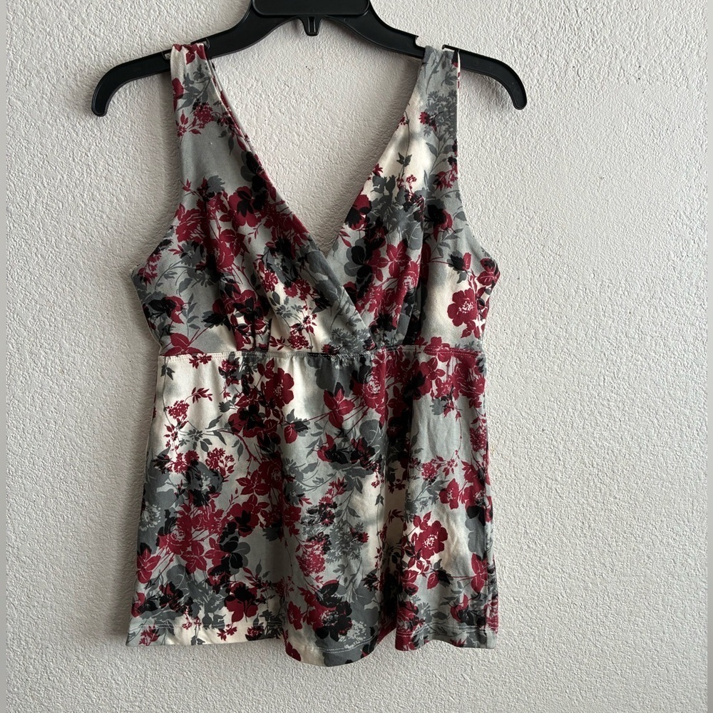 🆕Kika Paprika Y2K Floral Wrap Tank Top - Gray and Red M🆕